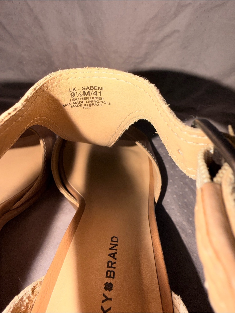 Lucky Brand Sabeni Tan Leather T-Strap Block Heel Sandals - Size 9.5 - Picture 6 of 8